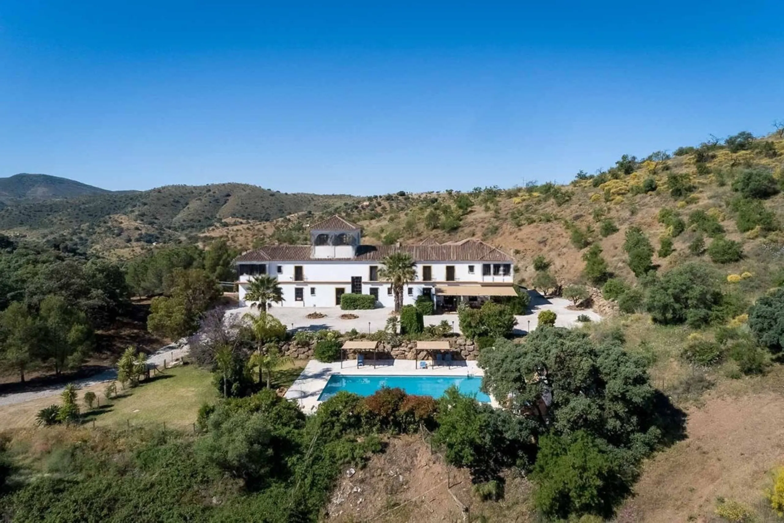 House - Finca - Cortijo в продаже в Almogía, Málaga. В доме 13 спален и 12 ванных комнат. Площадь дома 1602 м². Площадь участка 52958 м²