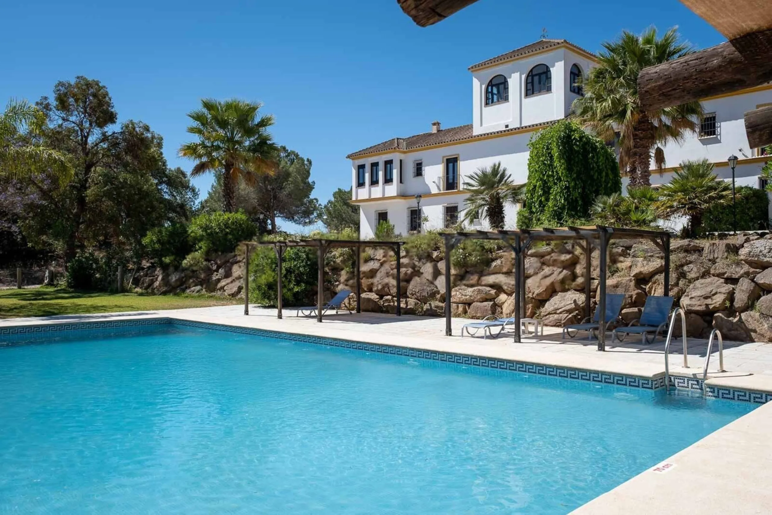 House - Finca - Cortijo в продаже в Almogía, Málaga. В доме 13 спален и 12 ванных комнат. Площадь дома 1602 м². Площадь участка 52958 м²