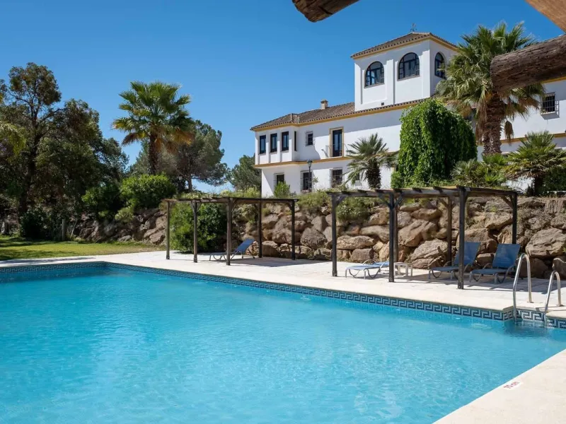 House - Finca - Cortijo в продаже в Almogía, Málaga. В доме 13 спален и 12 ванных комнат. Площадь дома 1602 м². Площадь участка 52958 м²