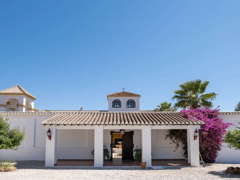 House - Finca - Cortijo в продаже в Almogía, Málaga. В доме 13 спален и 12 ванных комнат. Площадь дома 1602 м². Площадь участка 52958 м²