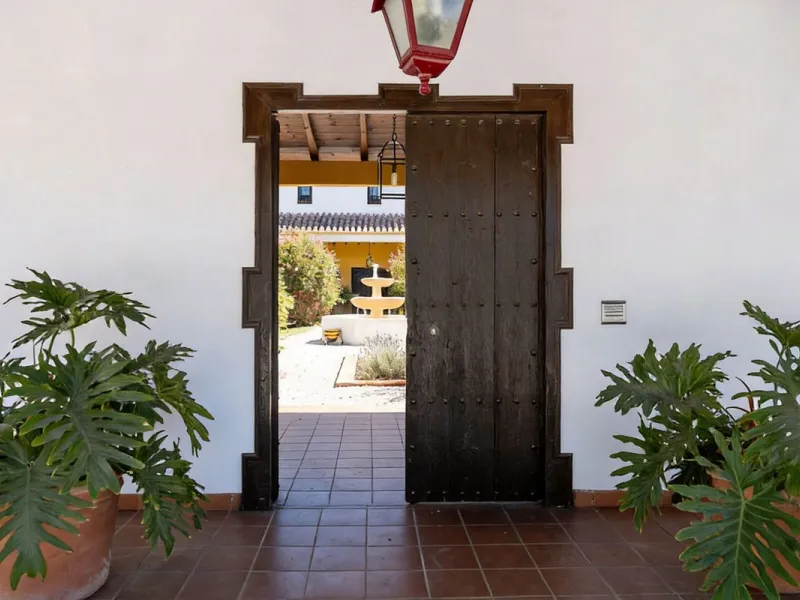House - Finca - Cortijo в продаже в Almogía, Málaga. В доме 13 спален и 12 ванных комнат. Площадь дома 1602 м². Площадь участка 52958 м²