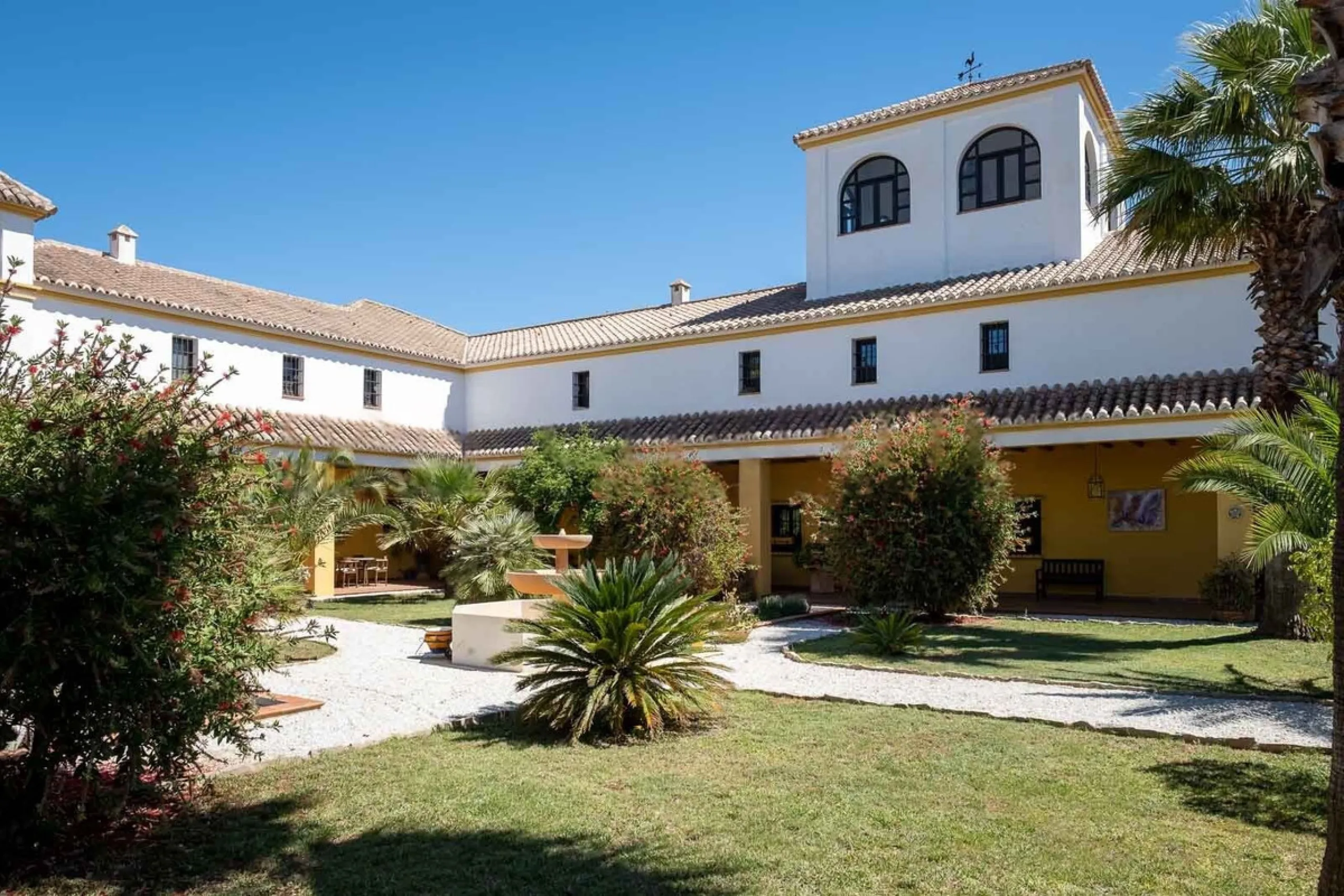 House - Finca - Cortijo в продаже в Almogía, Málaga. В доме 13 спален и 12 ванных комнат. Площадь дома 1602 м². Площадь участка 52958 м²