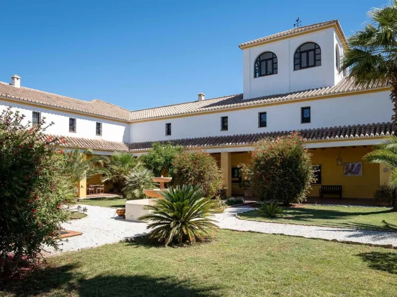 House - Finca - Cortijo в продаже в Almogía, Málaga. В доме 13 спален и 12 ванных комнат. Площадь дома 1602 м². Площадь участка 52958 м²