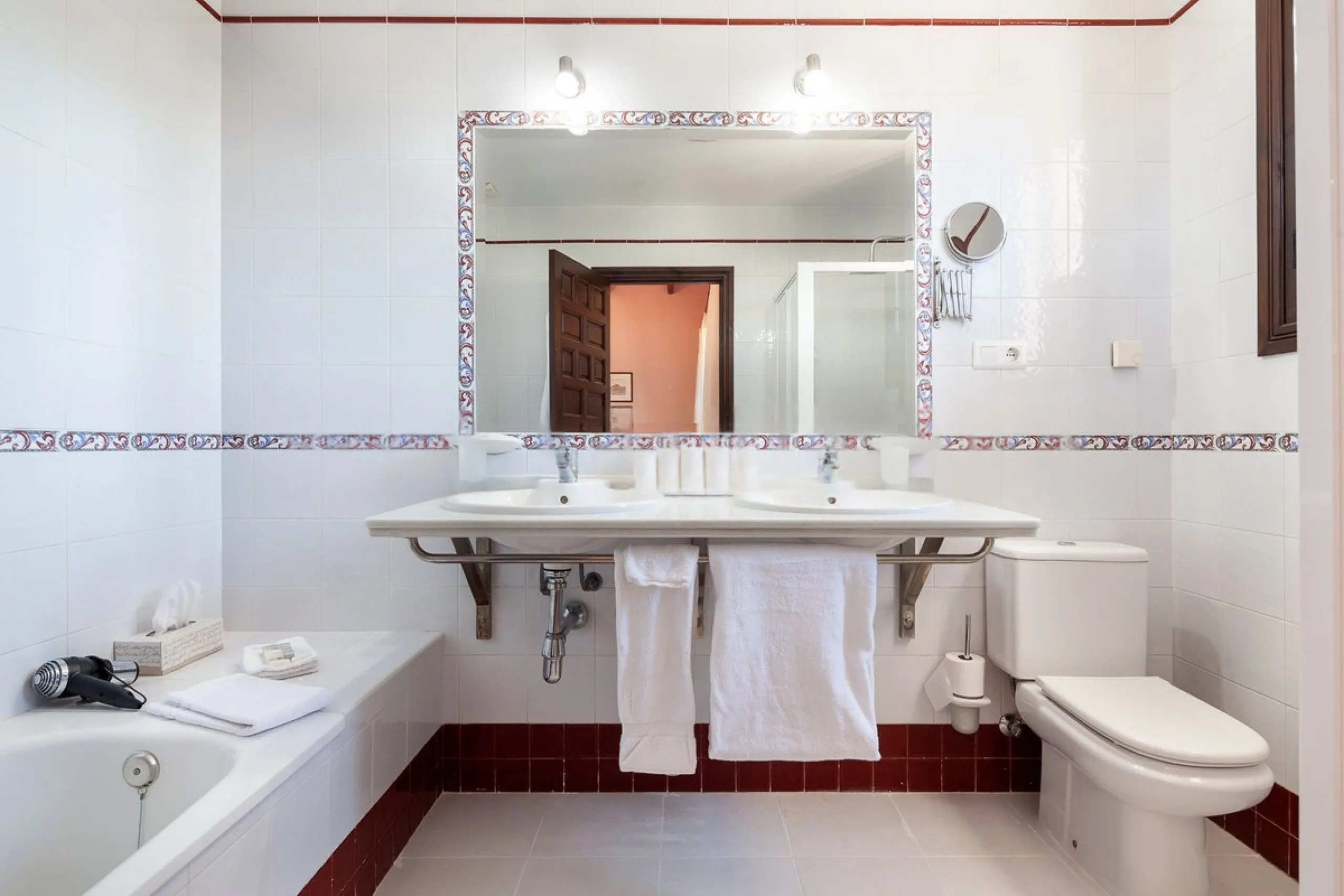 House - Finca - Cortijo в продаже в Almogía, Málaga. В доме 13 спален и 12 ванных комнат. Площадь дома 1602 м². Площадь участка 52958 м²