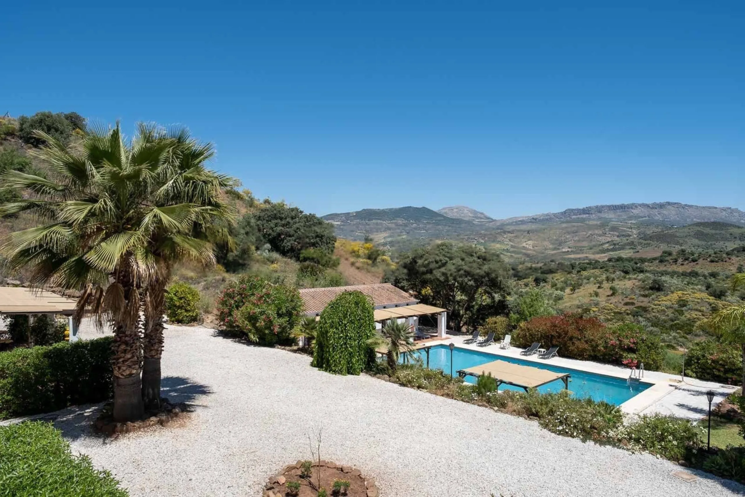 House - Finca - Cortijo в продаже в Almogía, Málaga. В доме 13 спален и 12 ванных комнат. Площадь дома 1602 м². Площадь участка 52958 м²
