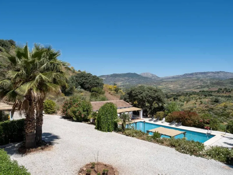 House - Finca - Cortijo в продаже в Almogía, Málaga. В доме 13 спален и 12 ванных комнат. Площадь дома 1602 м². Площадь участка 52958 м²