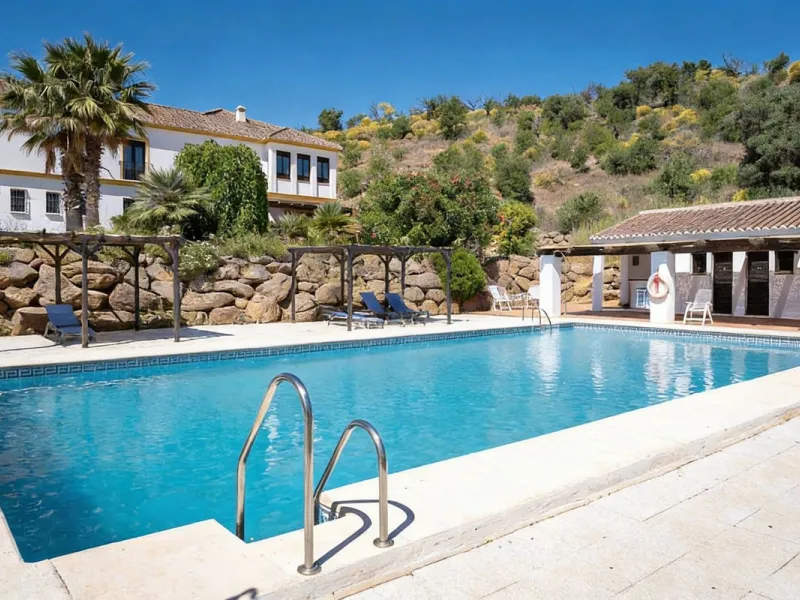 House - Finca - Cortijo в продаже в Almogía, Málaga. В доме 13 спален и 12 ванных комнат. Площадь дома 1602 м². Площадь участка 52958 м²
