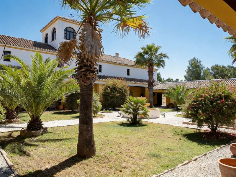 House - Finca - Cortijo в продаже в Almogía, Málaga. В доме 13 спален и 12 ванных комнат. Площадь дома 1602 м². Площадь участка 52958 м²