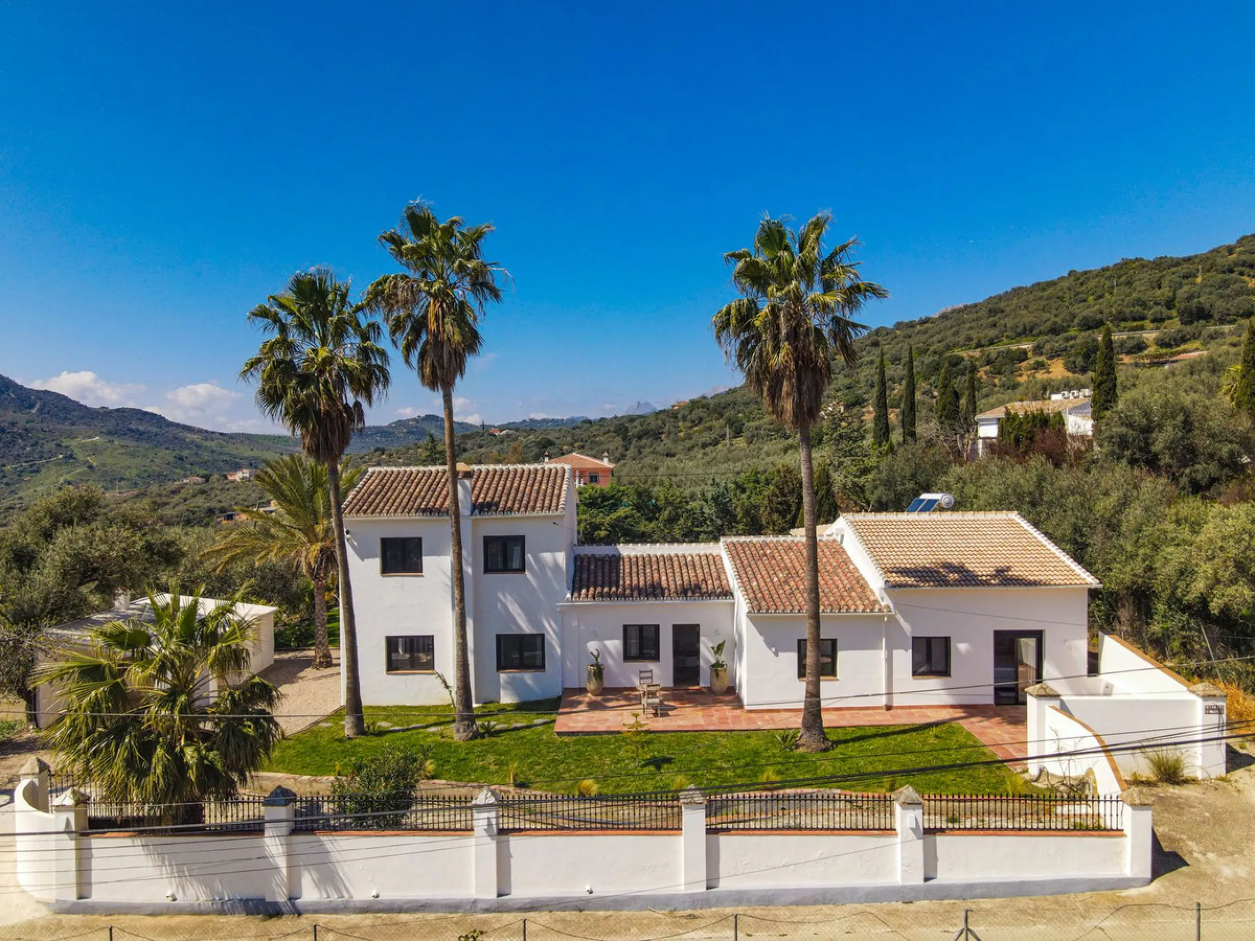 Luxurious Cortijo with Endless Potential in the Heart of Andalusia