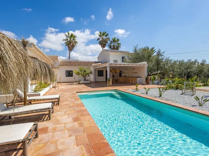 Luxurious Cortijo with Endless Potential in the Heart of Andalusia