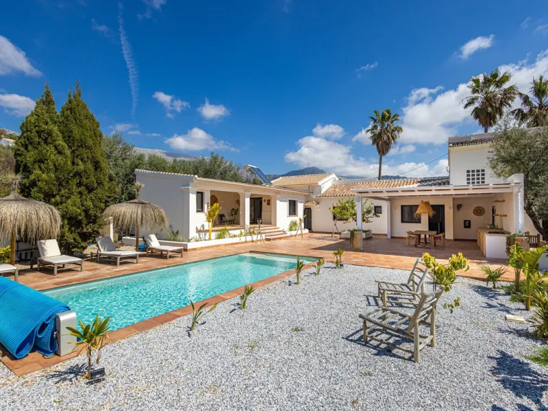 Luxurious Cortijo with Endless Potential in the Heart of Andalusia