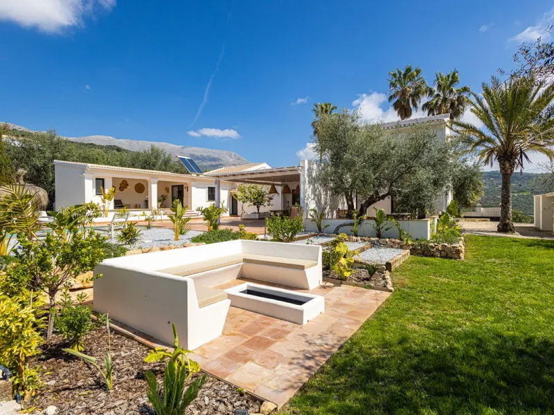 Luxurious Cortijo with Endless Potential in the Heart of Andalusia
