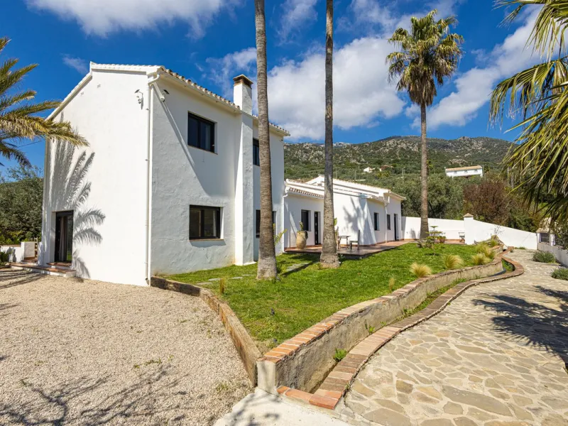Luxurious Cortijo with Endless Potential in the Heart of Andalusia