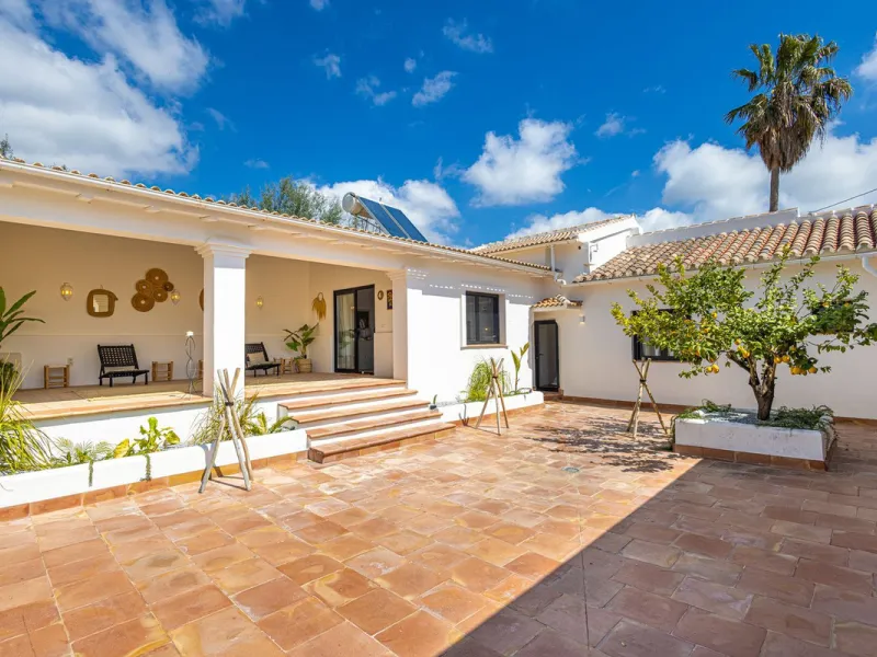 Luxurious Cortijo with Endless Potential in the Heart of Andalusia