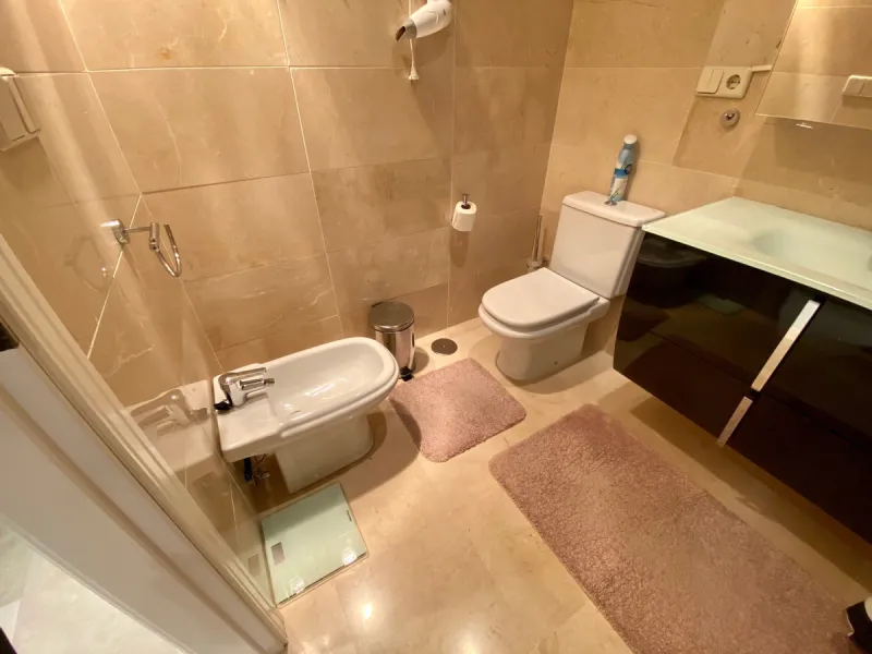 This southfacing 2 bedroom apartment is situated in the prestigous Los Arqueros Golf and Country Club complex. The apartment consists of 2 bedroom, 2 bathrooms, dining- living area, kitchen and a good size south facing terrace with views to the golf and s