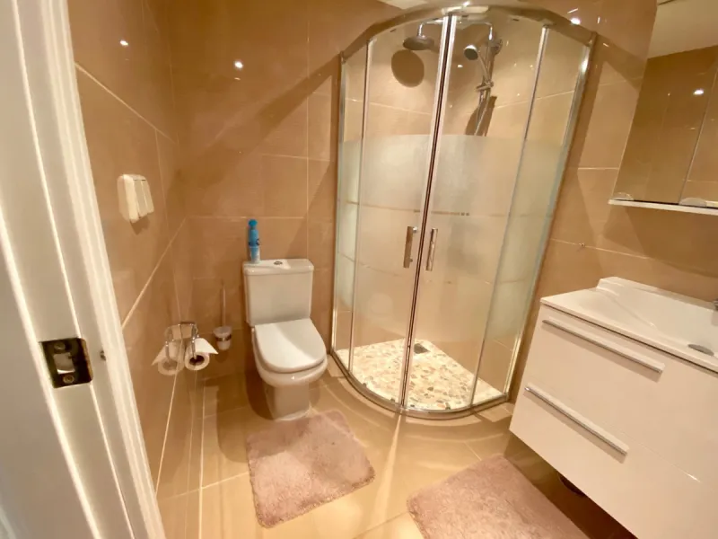 This southfacing 2 bedroom apartment is situated in the prestigous Los Arqueros Golf and Country Club complex. The apartment consists of 2 bedroom, 2 bathrooms, dining- living area, kitchen and a good size south facing terrace with views to the golf and s