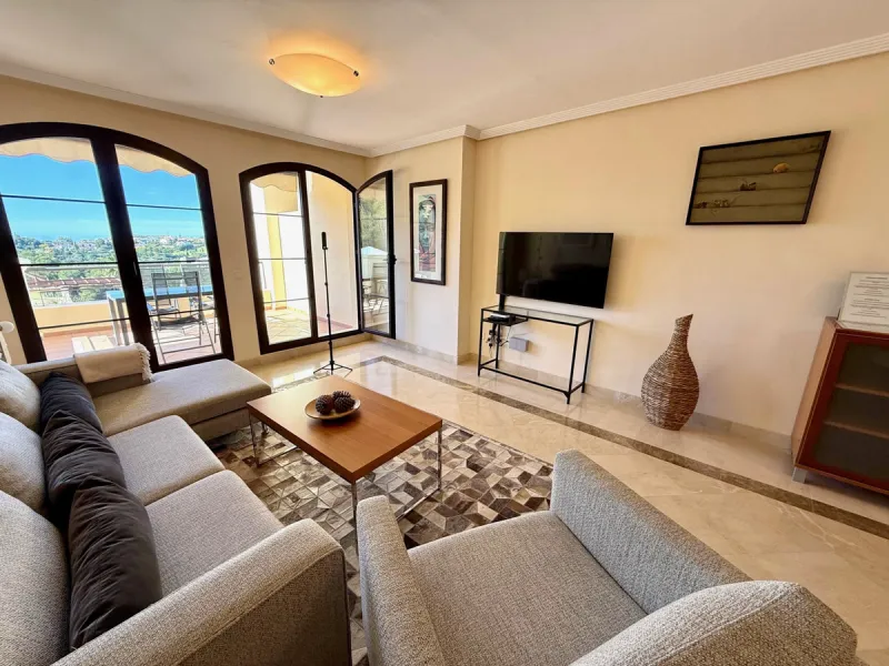 This southfacing 2 bedroom apartment is situated in the prestigous Los Arqueros Golf and Country Club complex. The apartment consists of 2 bedroom, 2 bathrooms, dining- living area, kitchen and a good size south facing terrace with views to the golf and s