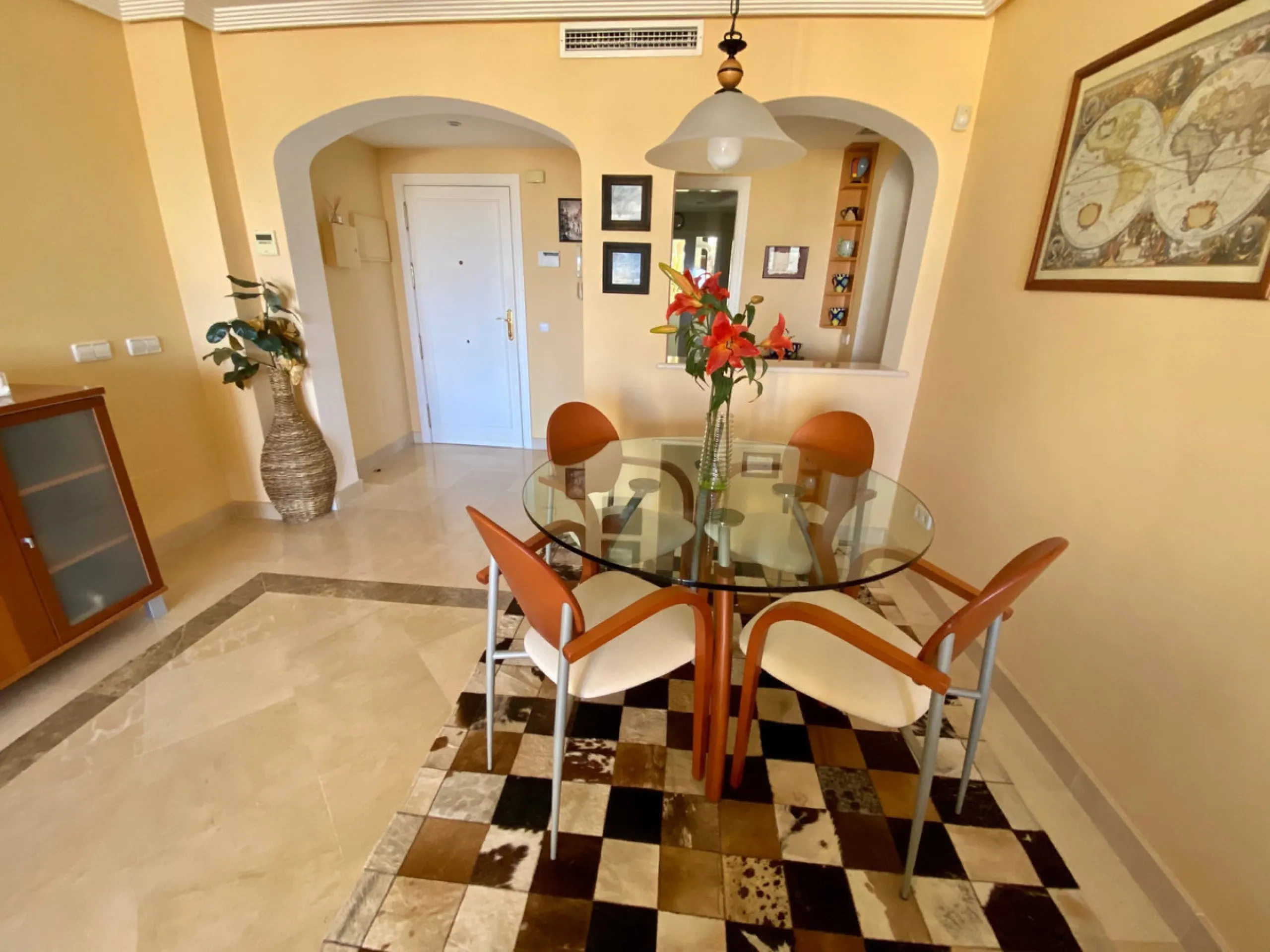 This southfacing 2 bedroom apartment is situated in the prestigous Los Arqueros Golf and Country Club complex. The apartment consists of 2 bedroom, 2 bathrooms, dining- living area, kitchen and a good size south facing terrace with views to the golf and s