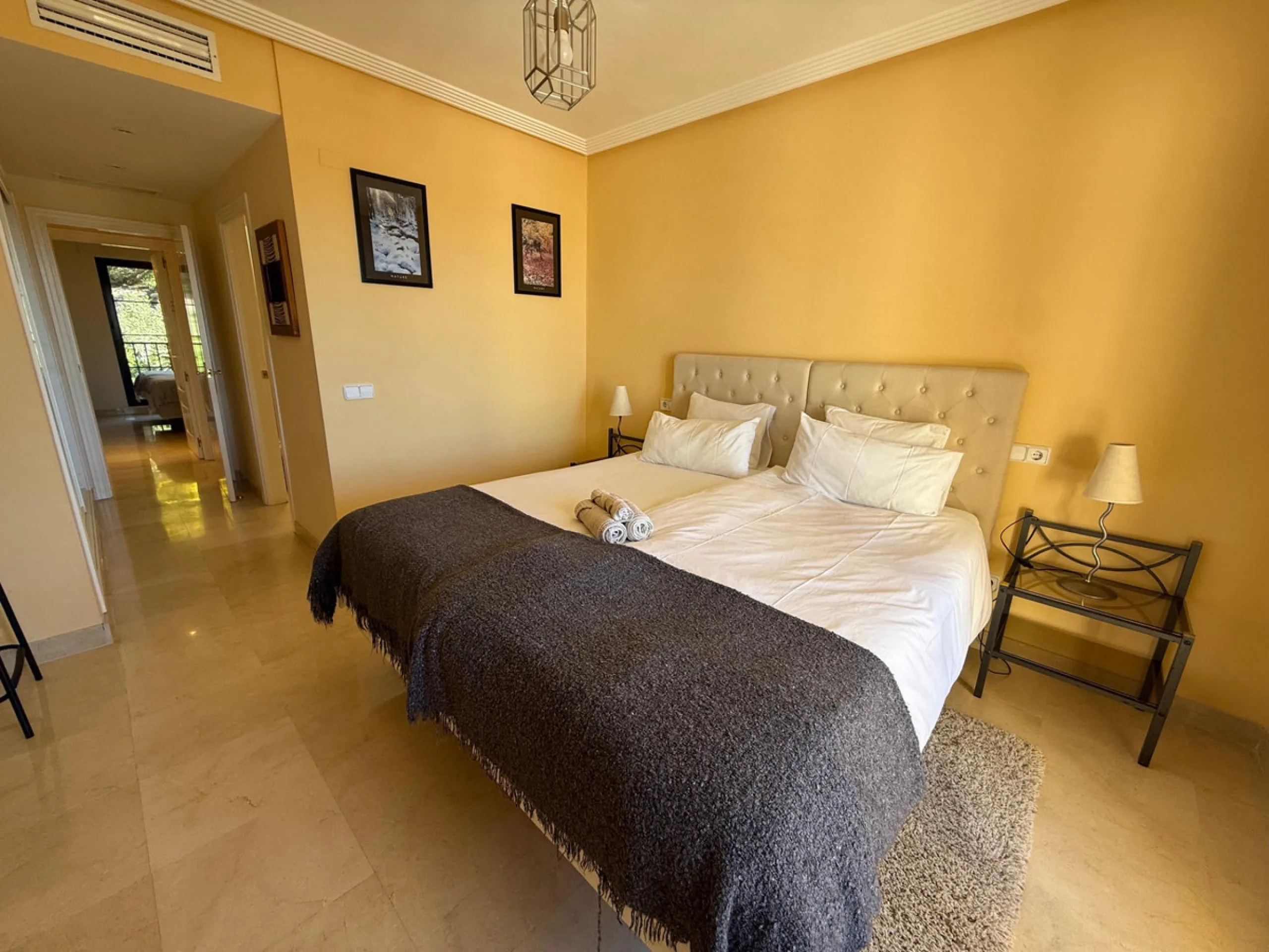This southfacing 2 bedroom apartment is situated in the prestigous Los Arqueros Golf and Country Club complex. The apartment consists of 2 bedroom, 2 bathrooms, dining- living area, kitchen and a good size south facing terrace with views to the golf and s