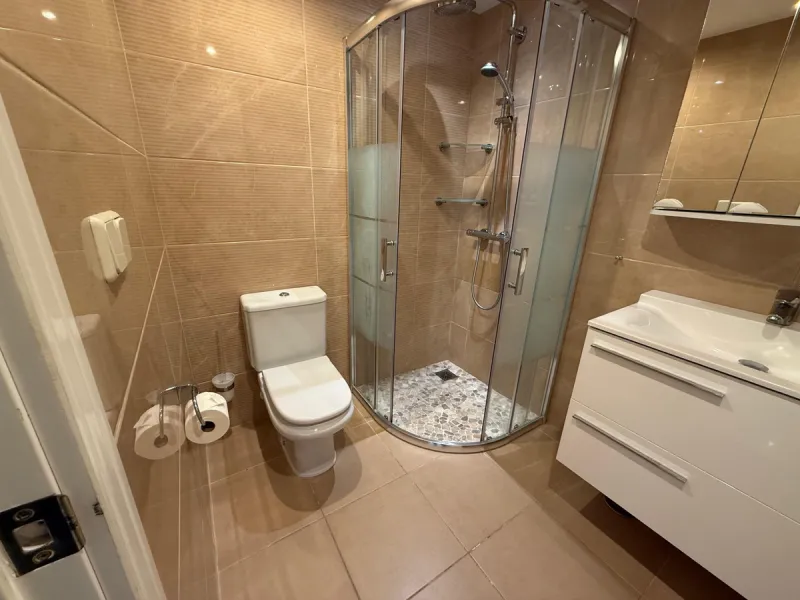 This southfacing 2 bedroom apartment is situated in the prestigous Los Arqueros Golf and Country Club complex. The apartment consists of 2 bedroom, 2 bathrooms, dining- living area, kitchen and a good size south facing terrace with views to the golf and s