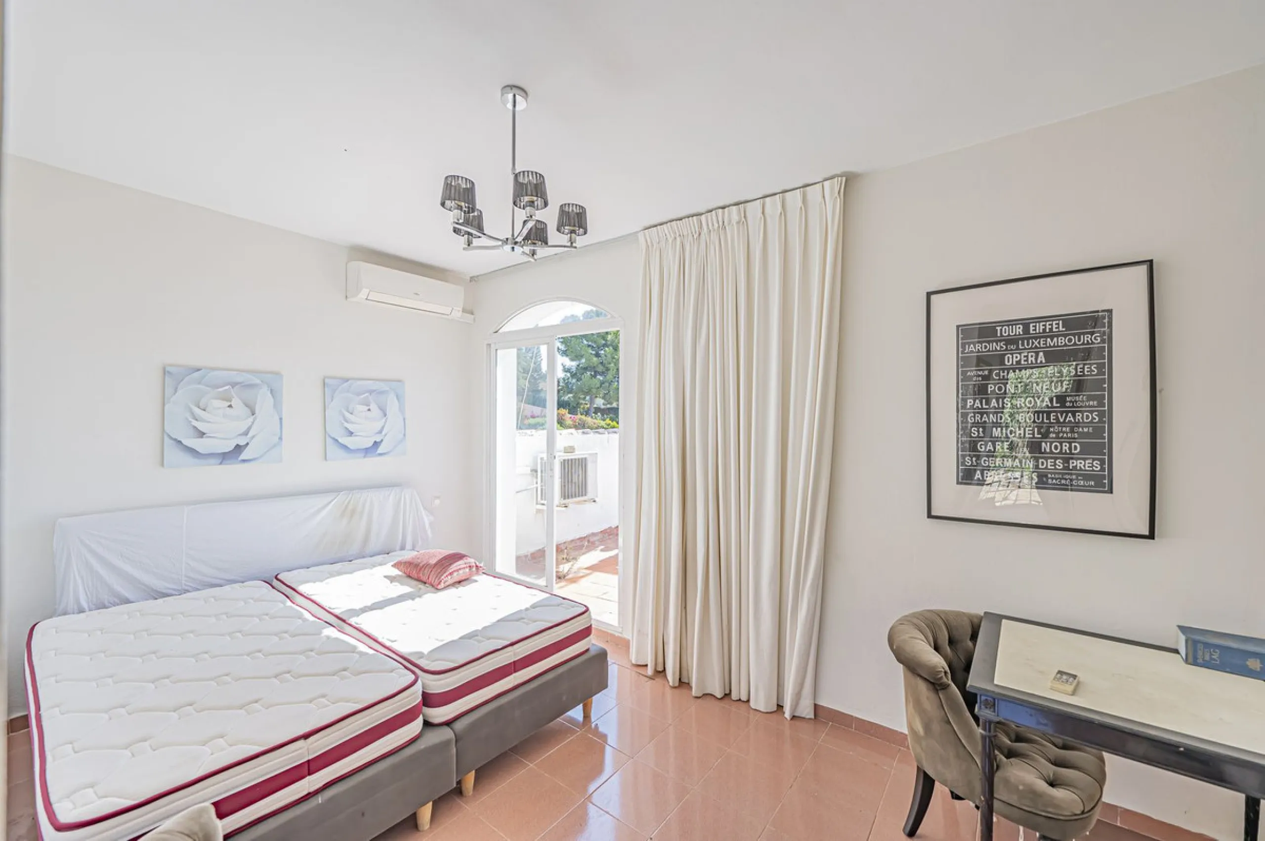 VILLA WITH GREAT POTENTIAL IN THE EXCLUSIVE EL PARAISO AREA