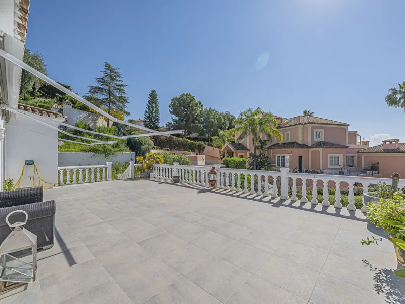 VILLA WITH GREAT POTENTIAL IN THE EXCLUSIVE EL PARAISO AREA