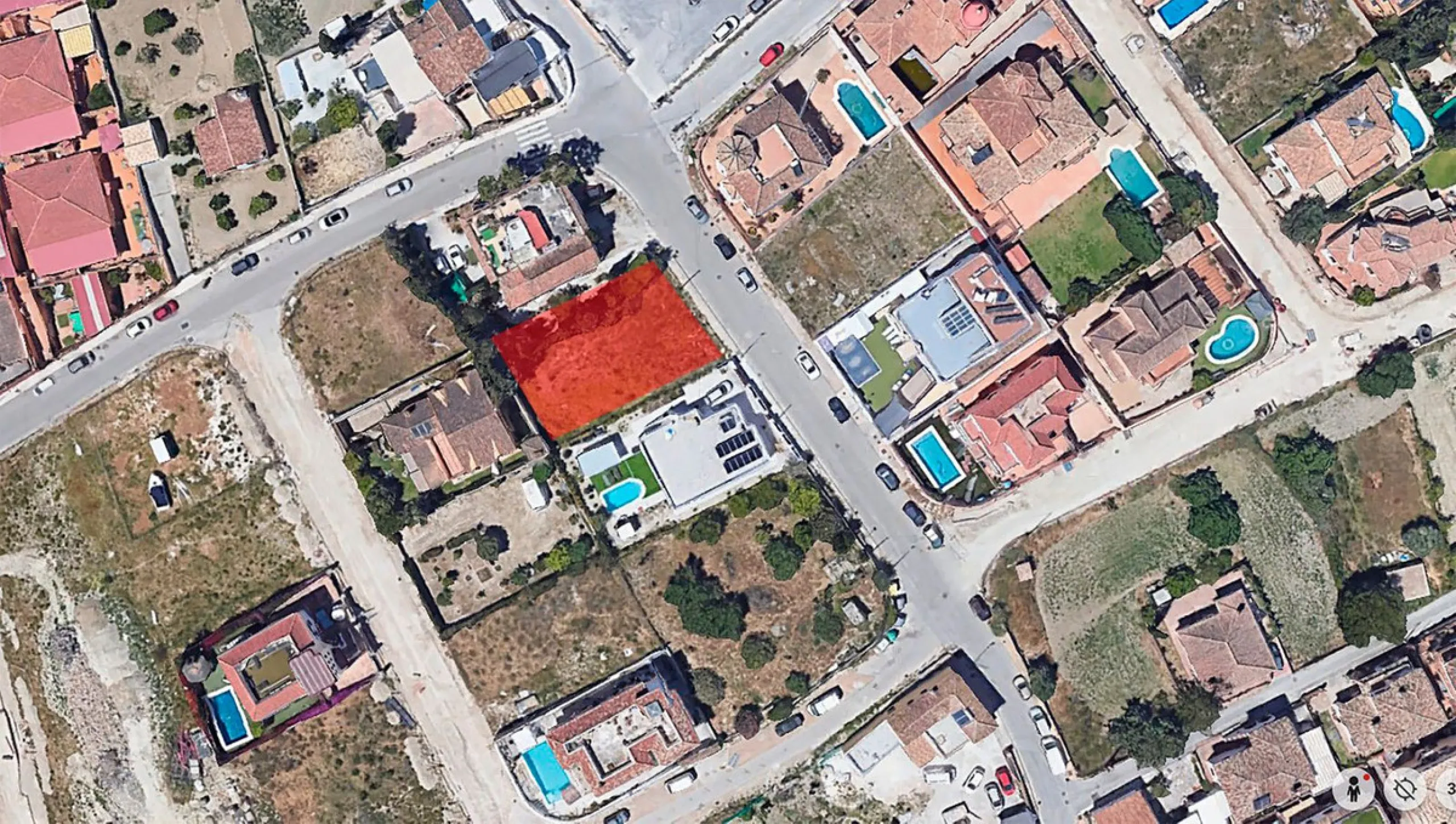 Urban plot of 549 m² located in a quiet residential area of Mijas Costa, in Calle de la Loma, Urbanización Don Silverio. Elevated and sunny position, ideal for building a detached villa.