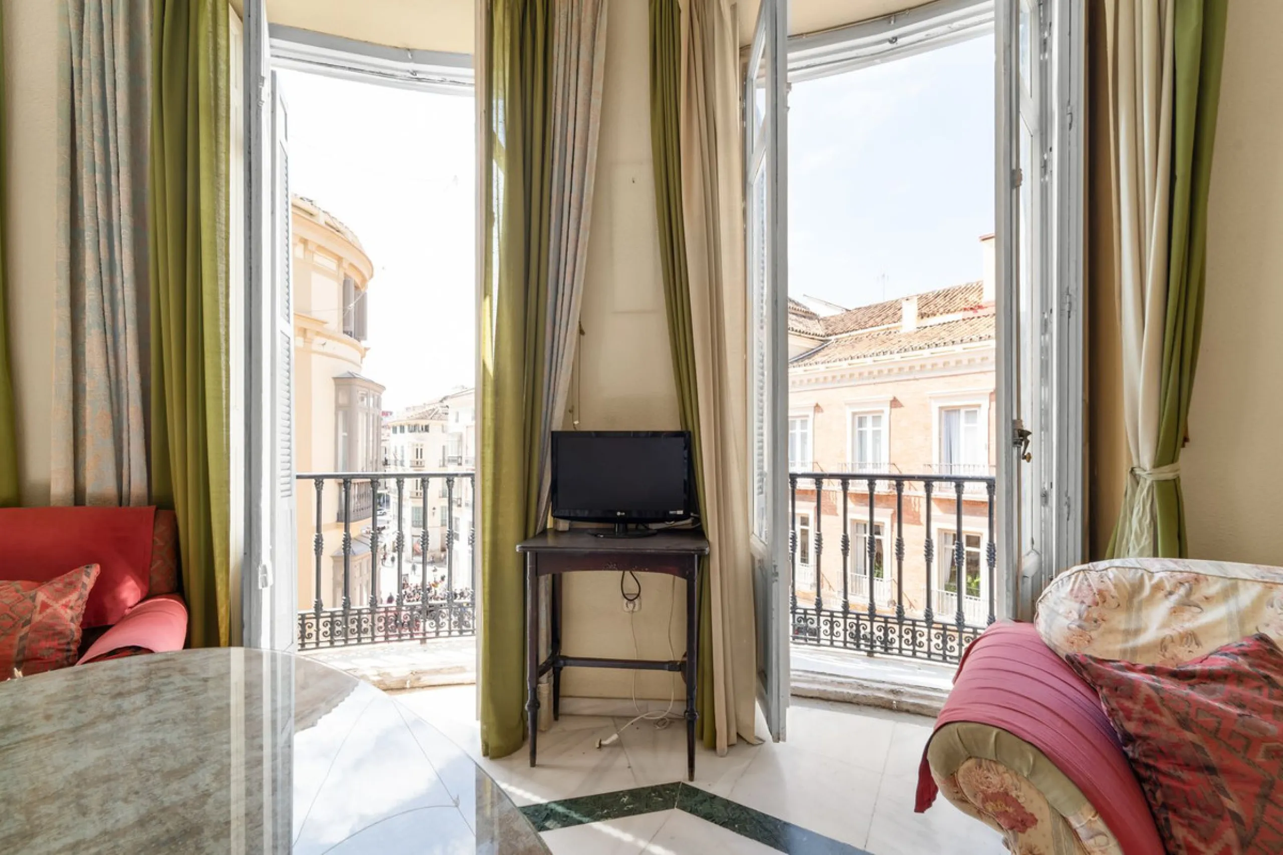 Apartment - Middle Floor Apartment в продаже в Málaga, Málaga. В доме 1 спален и 1 ванных комнат. Площадь дома 80 м²