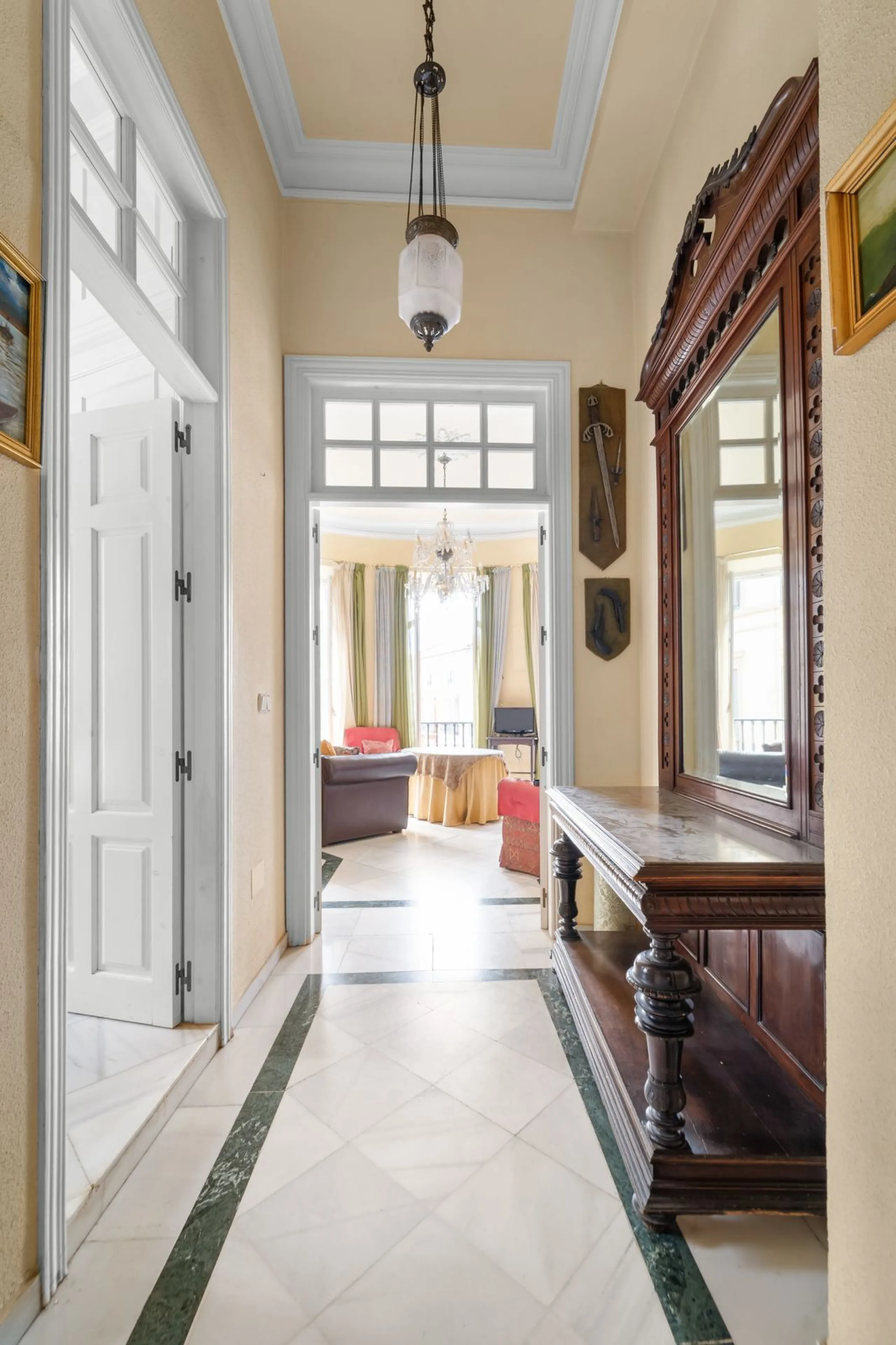 Apartment - Middle Floor Apartment в продаже в Málaga, Málaga. В доме 1 спален и 1 ванных комнат. Площадь дома 80 м²