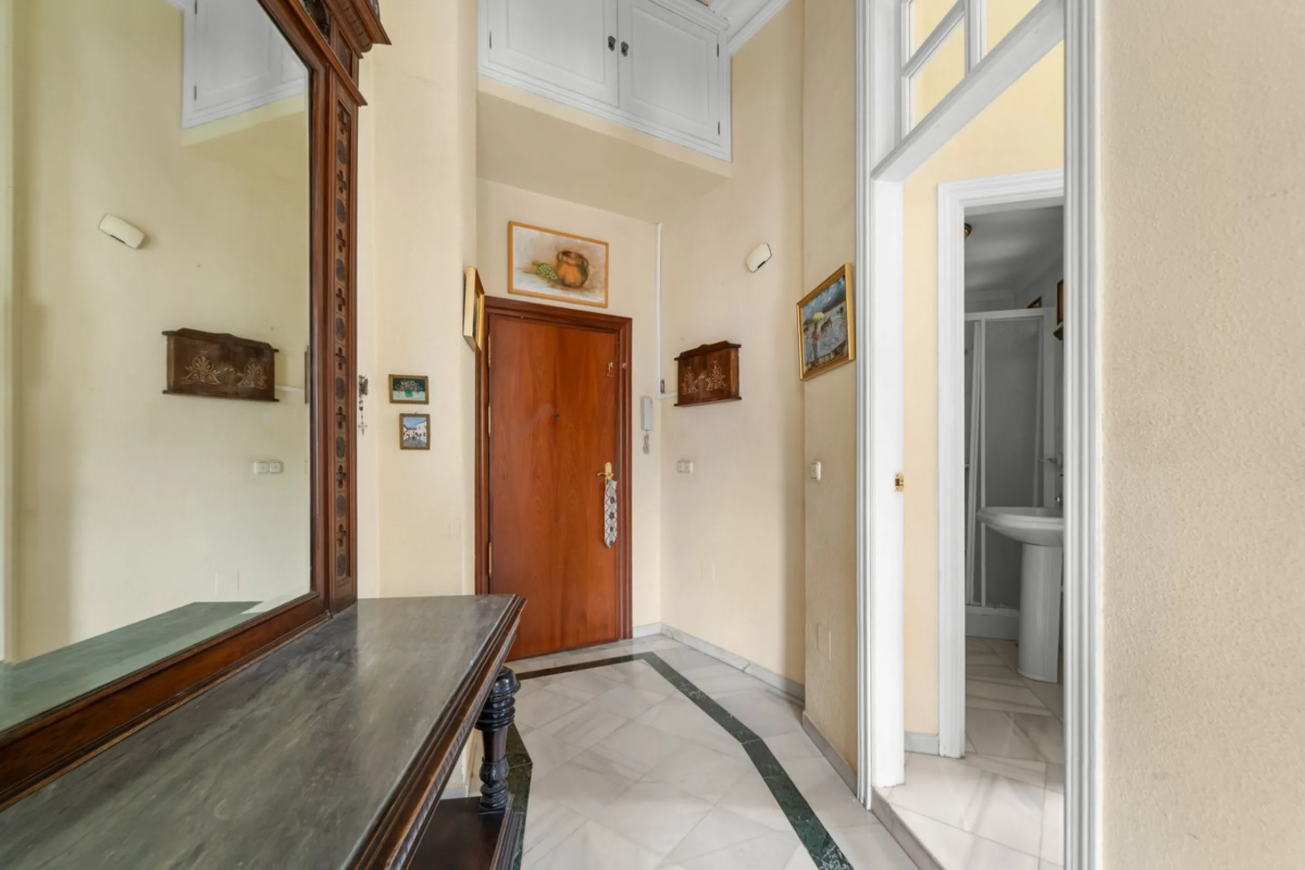 Apartment - Middle Floor Apartment в продаже в Málaga, Málaga. В доме 1 спален и 1 ванных комнат. Площадь дома 80 м²