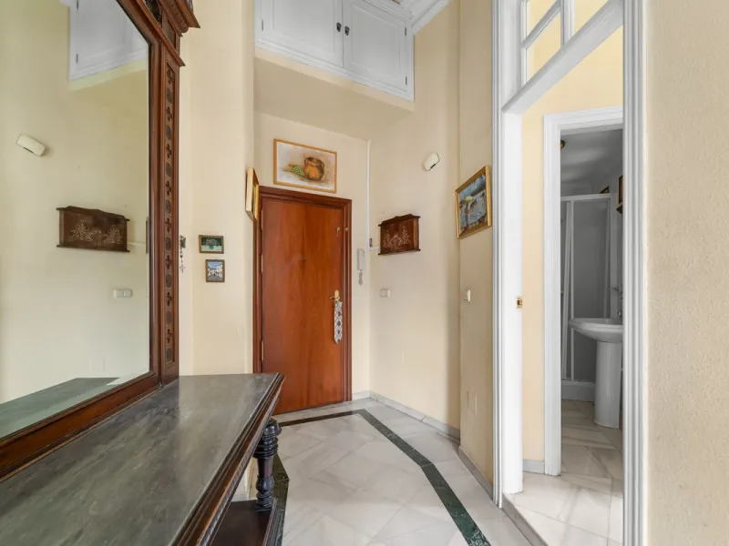 Apartment - Middle Floor Apartment в продаже в Málaga, Málaga. В доме 1 спален и 1 ванных комнат. Площадь дома 80 м²