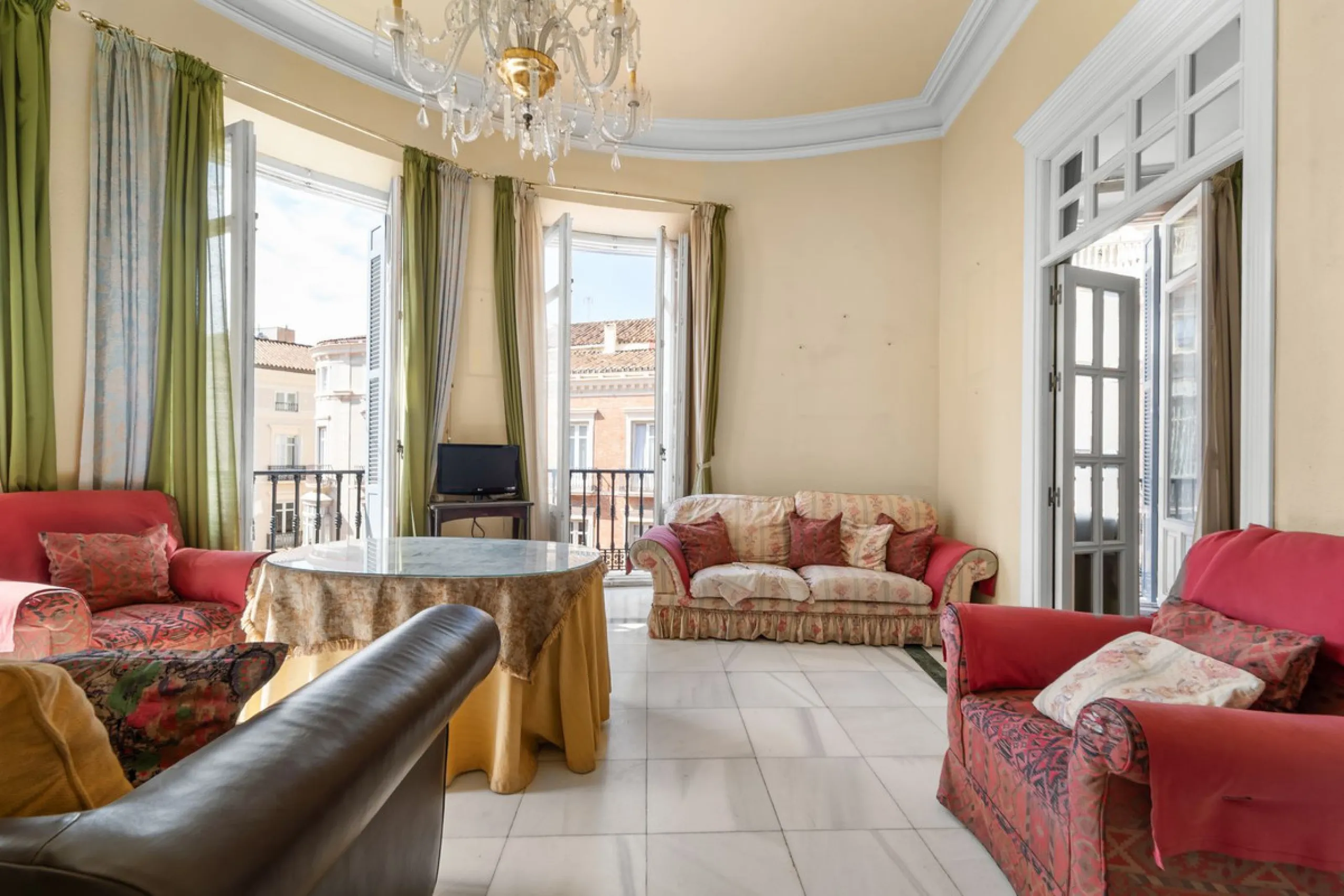 Apartment - Middle Floor Apartment в продаже в Málaga, Málaga. В доме 1 спален и 1 ванных комнат. Площадь дома 80 м²