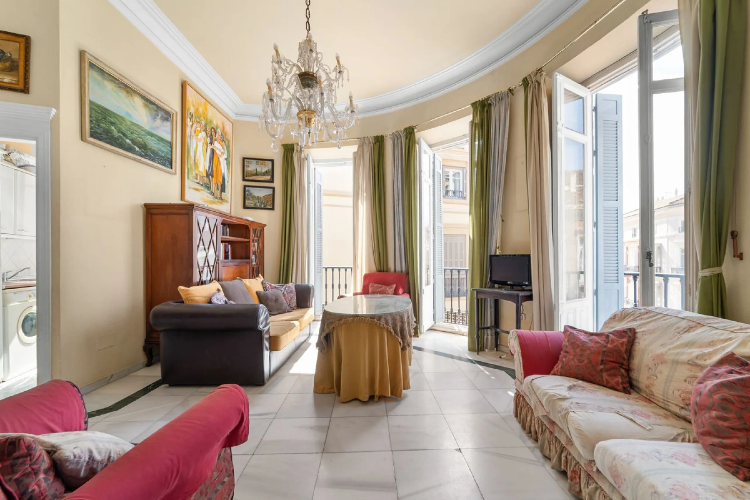 Apartment - Middle Floor Apartment в продаже в Málaga, Málaga. В доме 1 спален и 1 ванных комнат. Площадь дома 80 м²