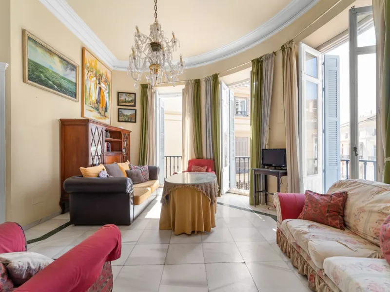 Apartment - Middle Floor Apartment в продаже в Málaga, Málaga. В доме 1 спален и 1 ванных комнат. Площадь дома 80 м²