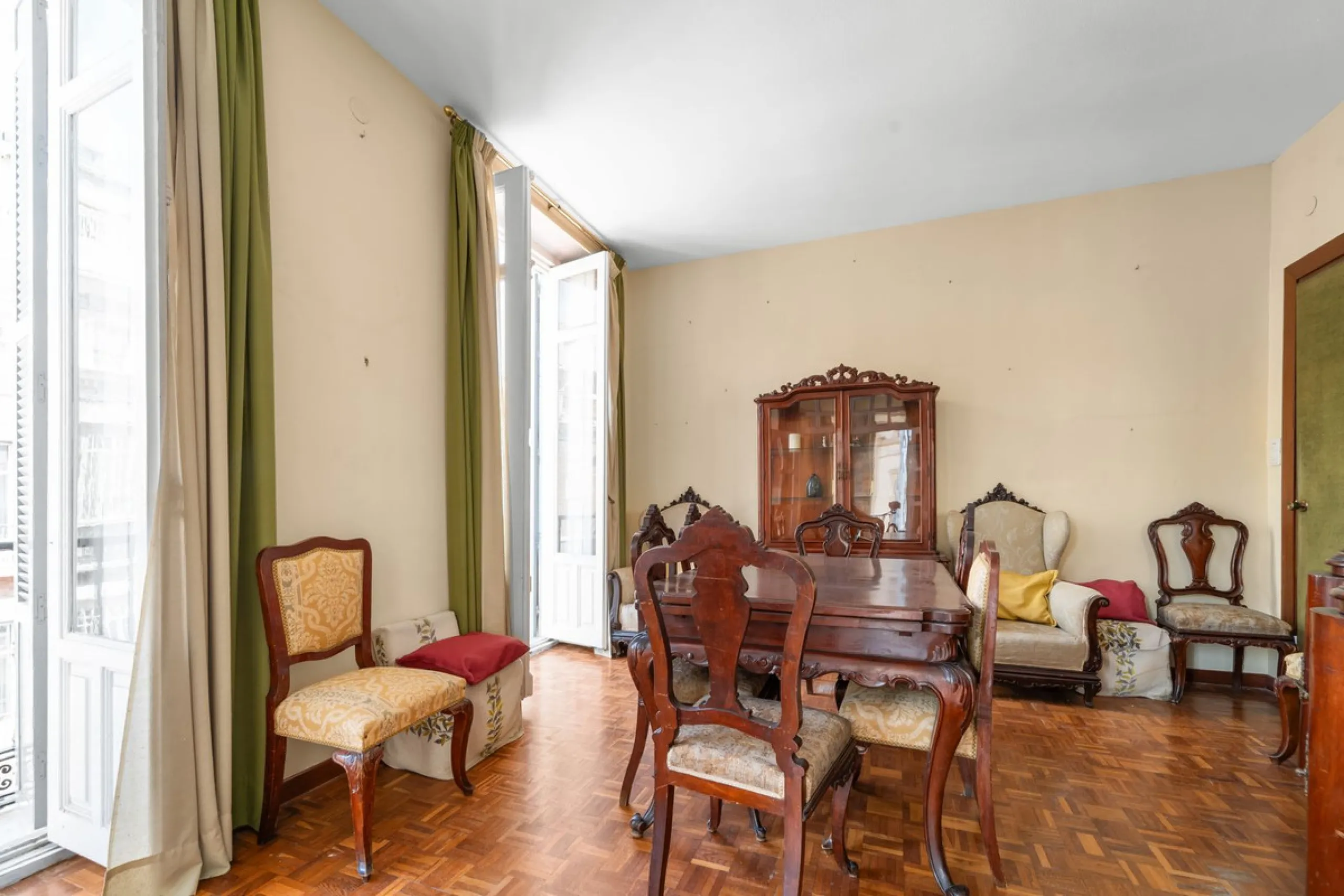 Apartment - Middle Floor Apartment в продаже в Málaga, Málaga. В доме 1 спален и 1 ванных комнат. Площадь дома 80 м²