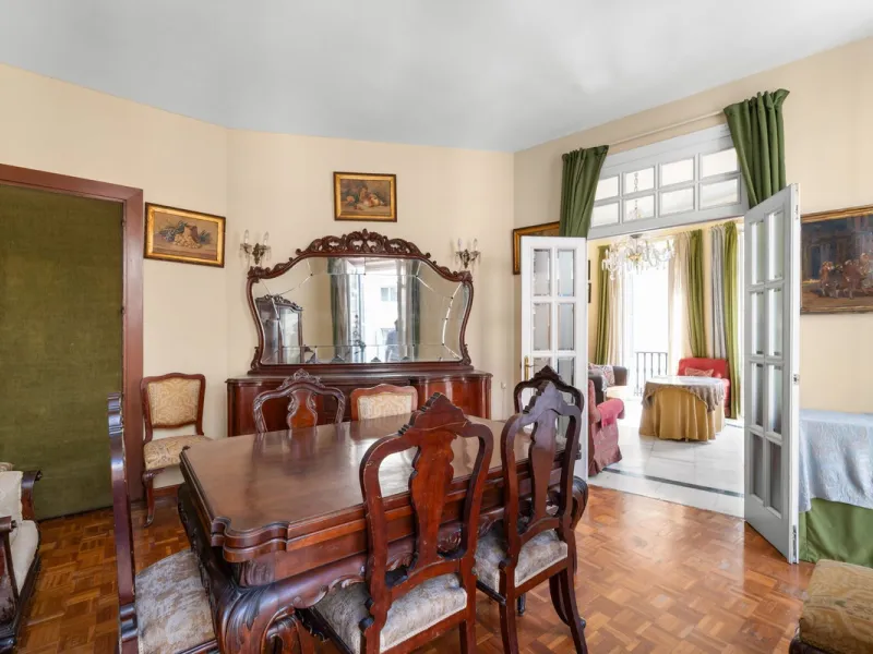 Apartment - Middle Floor Apartment в продаже в Málaga, Málaga. В доме 1 спален и 1 ванных комнат. Площадь дома 80 м²