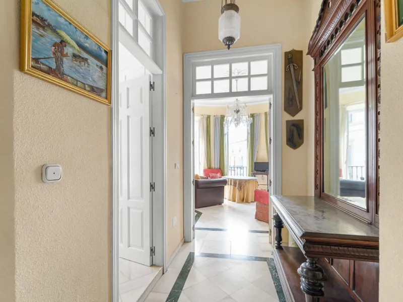 Apartment - Middle Floor Apartment в продаже в Málaga, Málaga. В доме 1 спален и 1 ванных комнат. Площадь дома 80 м²