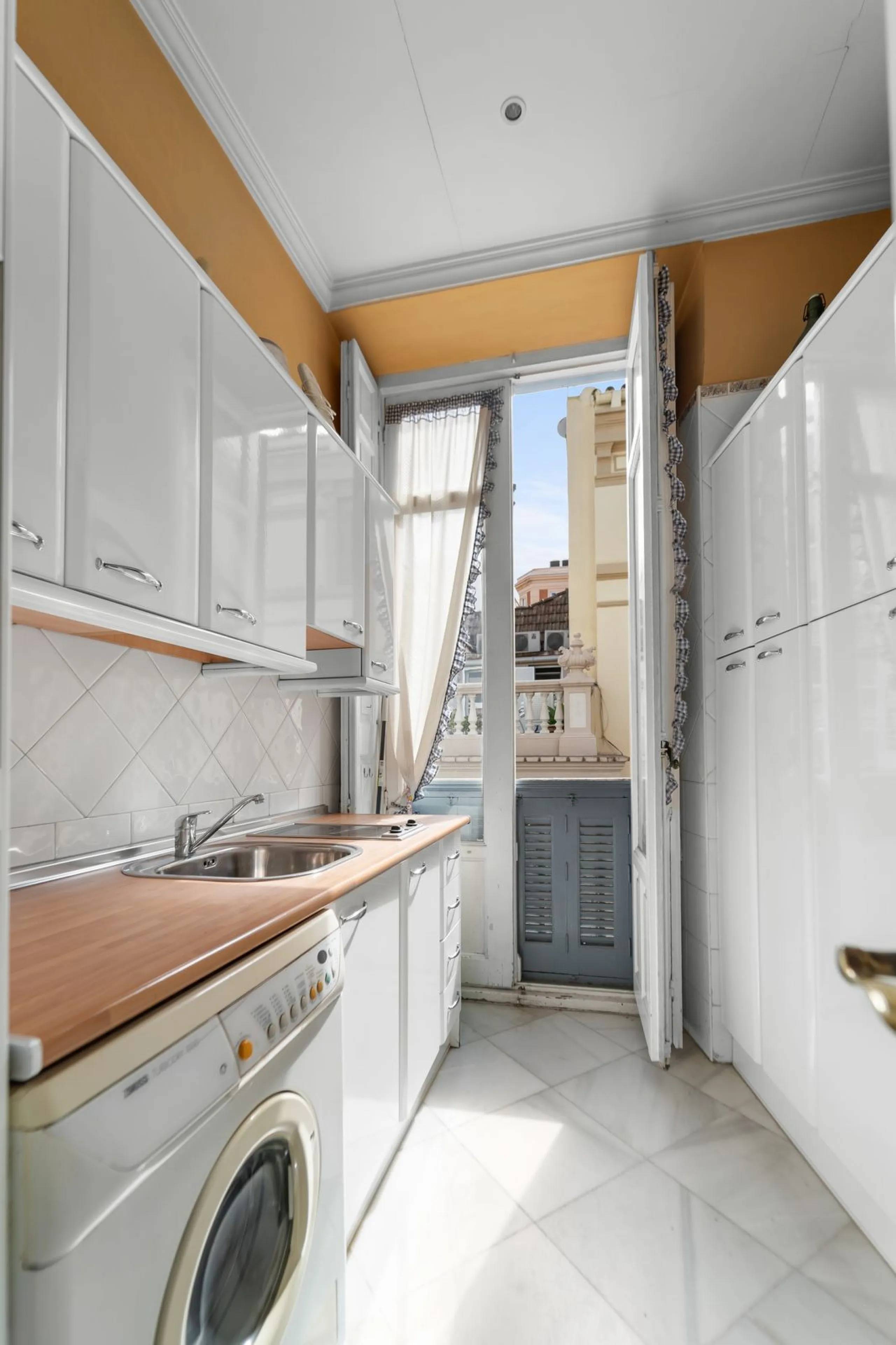 Apartment - Middle Floor Apartment в продаже в Málaga, Málaga. В доме 1 спален и 1 ванных комнат. Площадь дома 80 м²