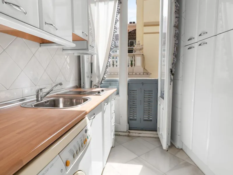 Apartment - Middle Floor Apartment в продаже в Málaga, Málaga. В доме 1 спален и 1 ванных комнат. Площадь дома 80 м²