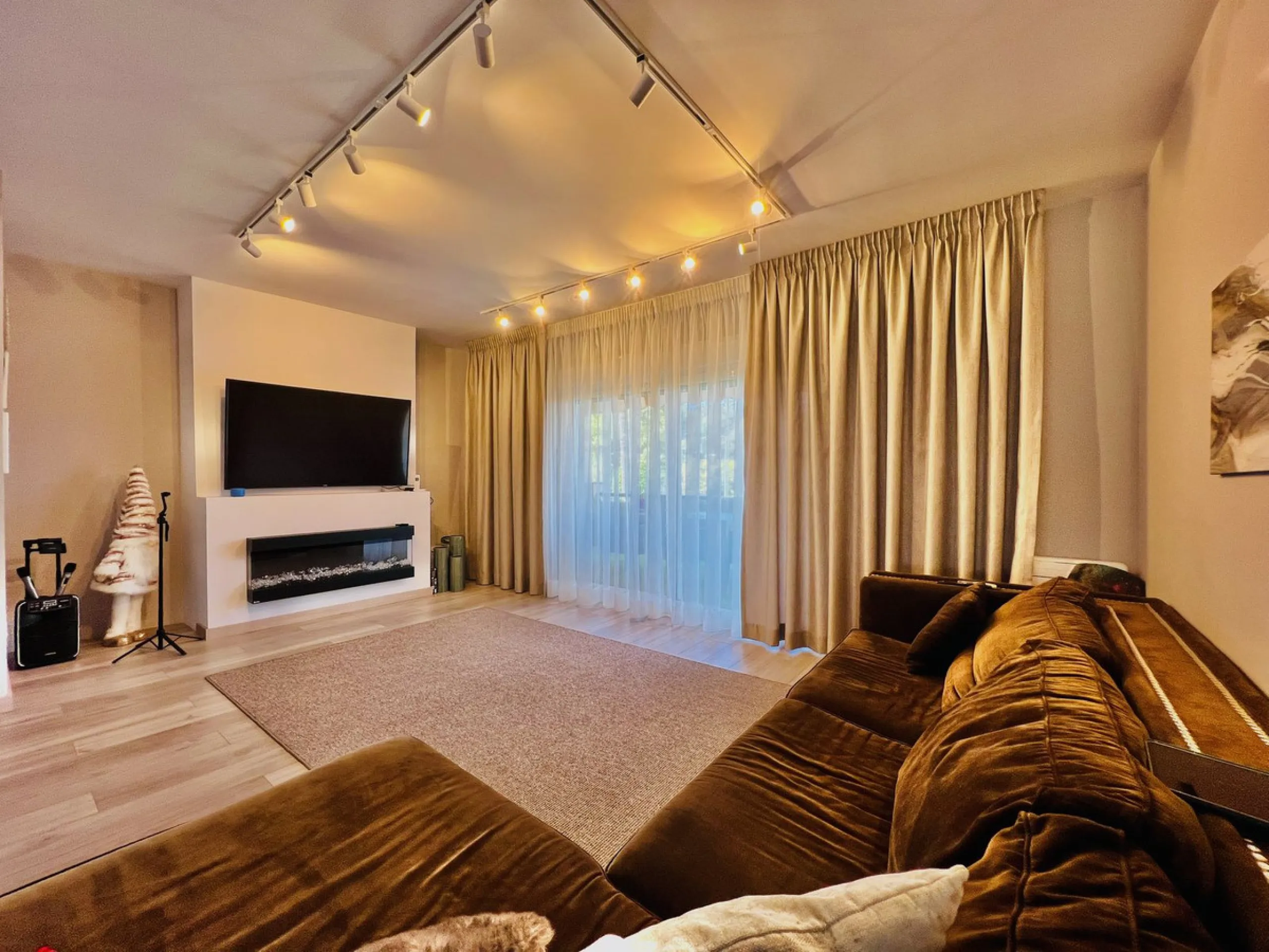 FULLY RENOVATED TOWNHOUSE IN ATALAYA – READY TO MOVE IN