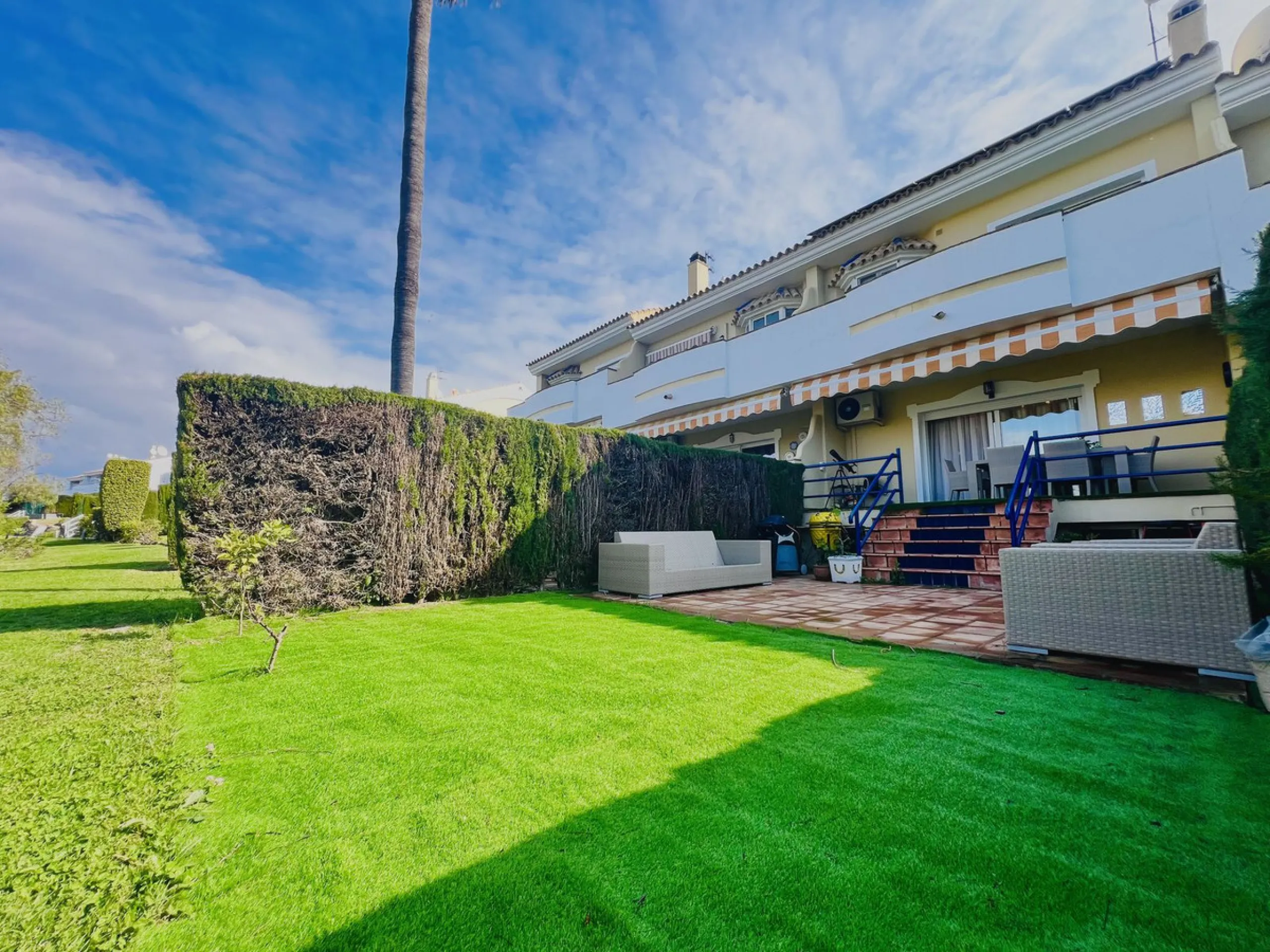 FULLY RENOVATED TOWNHOUSE IN ATALAYA – READY TO MOVE IN
