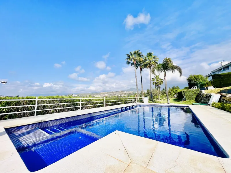 FULLY RENOVATED TOWNHOUSE IN ATALAYA – READY TO MOVE IN