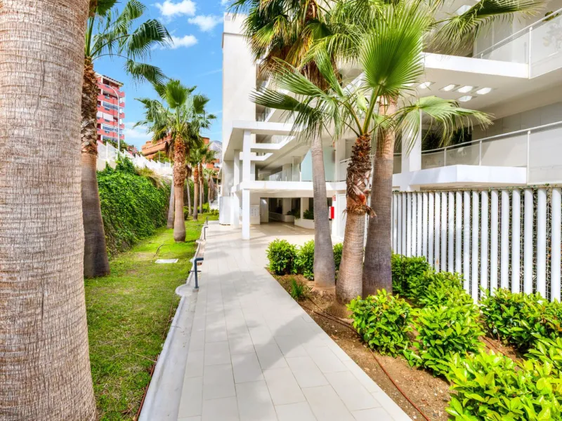 Beautifully Furnished Apartment with Private Garden