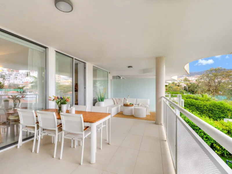 Beautifully Furnished Apartment with Private Garden