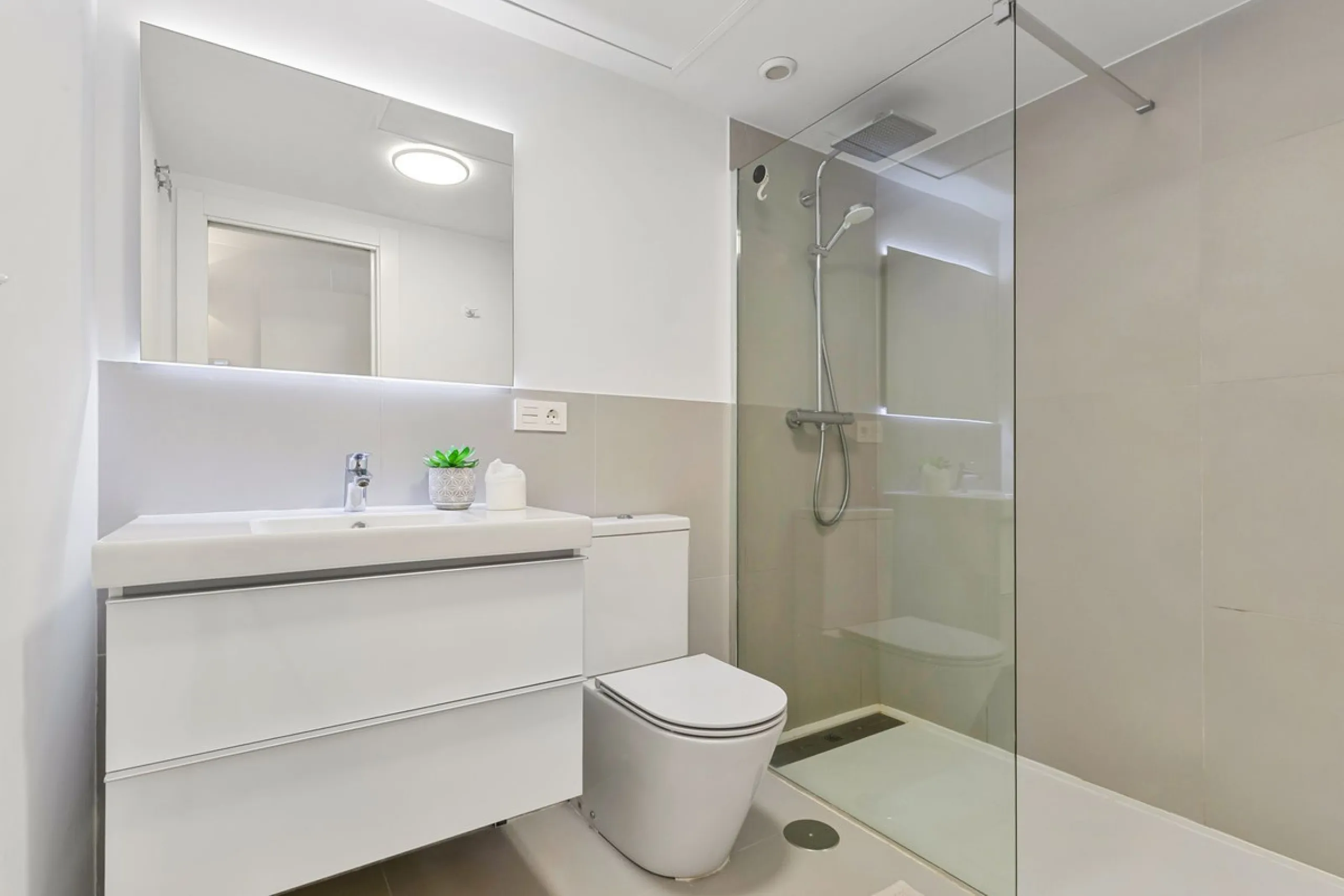 Beautifully Furnished Apartment with Private Garden