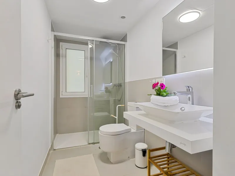 Beautifully Furnished Apartment with Private Garden