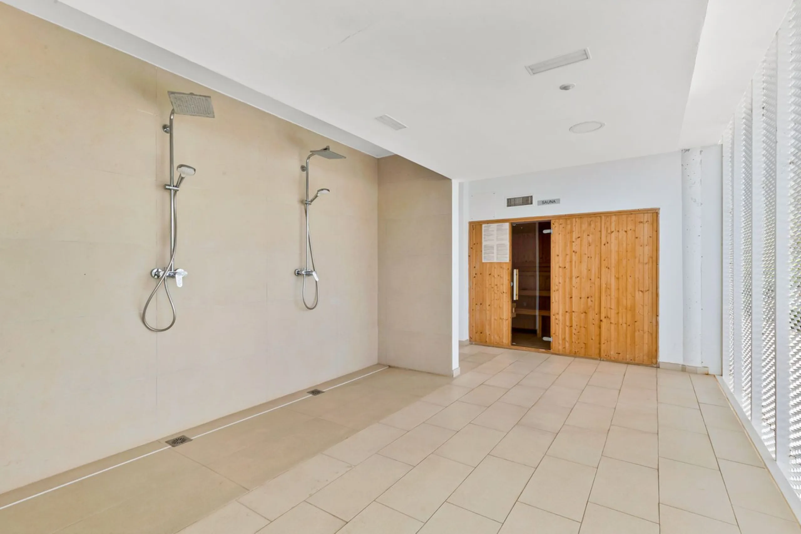 Beautifully Furnished Apartment with Private Garden