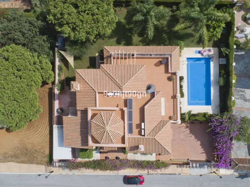 Elegant 3-Level Villa in Elviria, Marbella – Light, Space & Versatility!