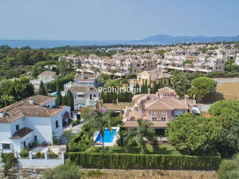 Elegant 3-Level Villa in Elviria, Marbella – Light, Space & Versatility!