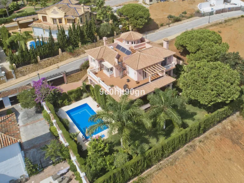 Elegant 3-Level Villa in Elviria, Marbella – Light, Space & Versatility!
